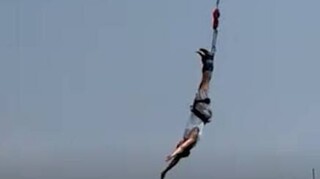 Έσπασε το σχοινί την ώρα που έκανε bungee jumping - Εικόνες που κόβουν την ανάσα