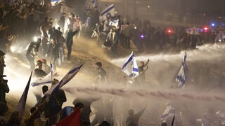 «Φλέγεται» το Ισραήλ: Βαθαίνει η πολιτική κρίση - Το μετέωρο βήμα του Νετανιάχου
