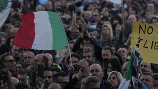 Ένας στους δύο Ιταλούς αδυνατεί να καλύψει ακόμη και τις βασικές ανάγκες του