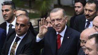 Τουρκία: Σόου Ερντογάν δίπλα σε μπετονιέρες - Τον κατηγορεί η αντιπολίτευση