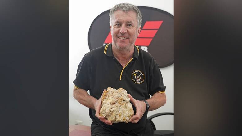 Έκανε την τύχη του: Ερασιτέχνης χρυσοθήρας βρήκε βράχο χρυσού 160.000 δολαρίων