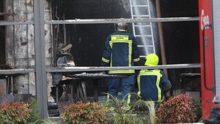 Υπό έλεγχο η φωτιά σε εργοστάσιο στο Σχηματάρι: Κάηκε μεγάλο τμήμα του κτηρίου