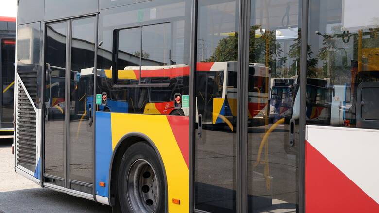 Λεωφορείο συγκρούστηκε με μηχανή στο κέντρο της Θεσσαλονίκης - Δύο τραυματίες