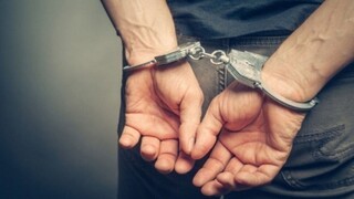 Συνελήφθη γνωστός τράπερ για παράνομη οπλοφορία στο Ίλιον