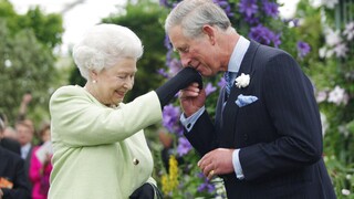 Αποκάλυψη: Κέρδη άνω του 1 δισ. λιρών για τη βασιλική οικογένεια από αμφιλεγόμενες πηγές