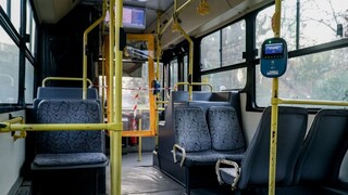 Στάση εργασίας σε λεωφορεία και τρόλεϊ και σήμερα - Ποιές ώρες τραβούν «χειρόφρενο»