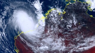 Με ταχύτητα ανέμου στα 300 χλμ. την ώρα σαρώνει την Αυστραλία ο κυκλώνας Isla
