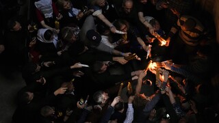 Β.Μακεδονία: Κυβερνητική και εκκλησιαστική αντιπροσωπεία παρέλαβαν μαζί το Άγιο Φως