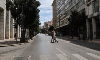 Ερήμωσαν οι δρόμοι της Αθήνας - Μαζική η έξοδος στα χωριά