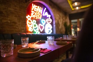 Cool στέκια για cocktails και φαγητό με διάσημες υπογραφές στο κέντρο της Αθήνας