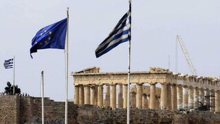 Οι τρεις λόγοι που εκτίναξαν το ελληνικό χρέος