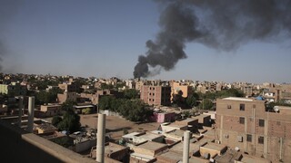 Πυρά και αεροπορικές επιδρομές τα ξημερώματα στο Σουδάν