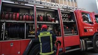 «Στάχτη» έγινε όροφος πολυκατοικίας στην Πάτρα - Πρόλαβε τα χειρότερα η Πυροσβεστική