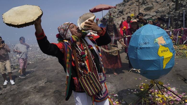 Ημέρα της Γης: Τελετουργίες και προσφορές από σαμάνους στο Περού για τη Μητέρα Γη