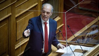 Βελόπουλος: «Πολιτικά σκουπίδια και ψεύτες για μια καρέκλα»