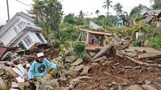 Ινδονησία: Σεισμός 7,3 Ρίχτερ και προειδοποίηση για τσουνάμι
