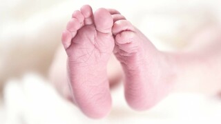 Εισαγγελική παρέμβαση για δύο μωρά - Έπαθε ο παππούς εγκεφαλικό και έμειναν μόνα τους