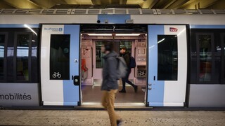 Παρίσι: Δύο άστεγοι σκοτώθηκαν από συρμό του μετρό - «Κατέβηκαν εκούσια στις ράγες»
