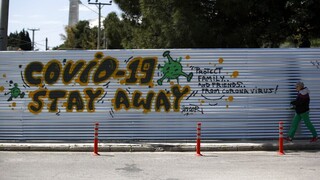 «Θα νοσήσουμε όλοι ξανά και ξανά»: Ο Αθ. Τσακρής στο CNN Greece για το «αίνιγμα» των επαναλοιμώξεων