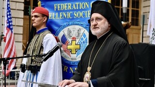 Στην έπαρση της ελληνικής σημαίας στις ΗΠΑ ο Αρχιεπίσκοπος Αμερικής Ελπιδοφόρος