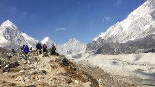 Αγνοούνται πέντε άνθρωποι που παρασύρθηκαν από χιονοστιβάδα στο Νεπάλ