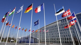 Κίνδυνο δολιοφθοράς υποθαλάσσιων καλωδίων από τη Ρωσία, «βλέπει» το ΝΑΤΟ