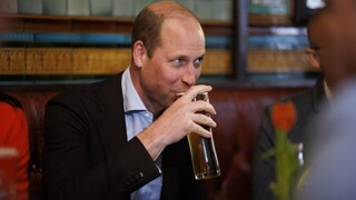 Βρετανία: Ο Ουίλιαμ άφησε τις προετοιμασίες στέψης και πήγε για μπίρες με την Κέιτ