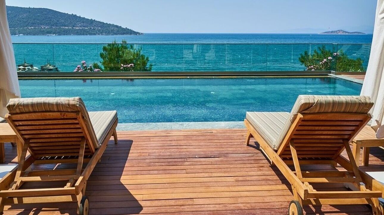 Μπαράζ τουριστικών επενδύσεων στα ελληνικά νησιά