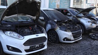 Εμπρησμός 7 αυτοκινήτων στη Λ. Αλεξάνδρας - Επίδειξη επιχειρησιακής δύναμης από κουκουλοφόρους