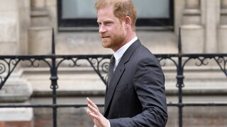 Εφημερίδα ζήτησε συγγνώμη από τον πρίγκιπα Χάρι για υποκλοπή στο κινητό του