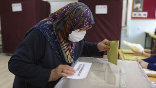 Άνοιξαν οι κάλπες στην Τουρκία - Το διακύβευμα της εκλογικής αναμέτρησης