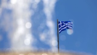 Αλεξανδρούπολη: Υψώθηκε η μεγαλύτερη ελληνική σημαία, επιφάνειας 618 τ.μ.