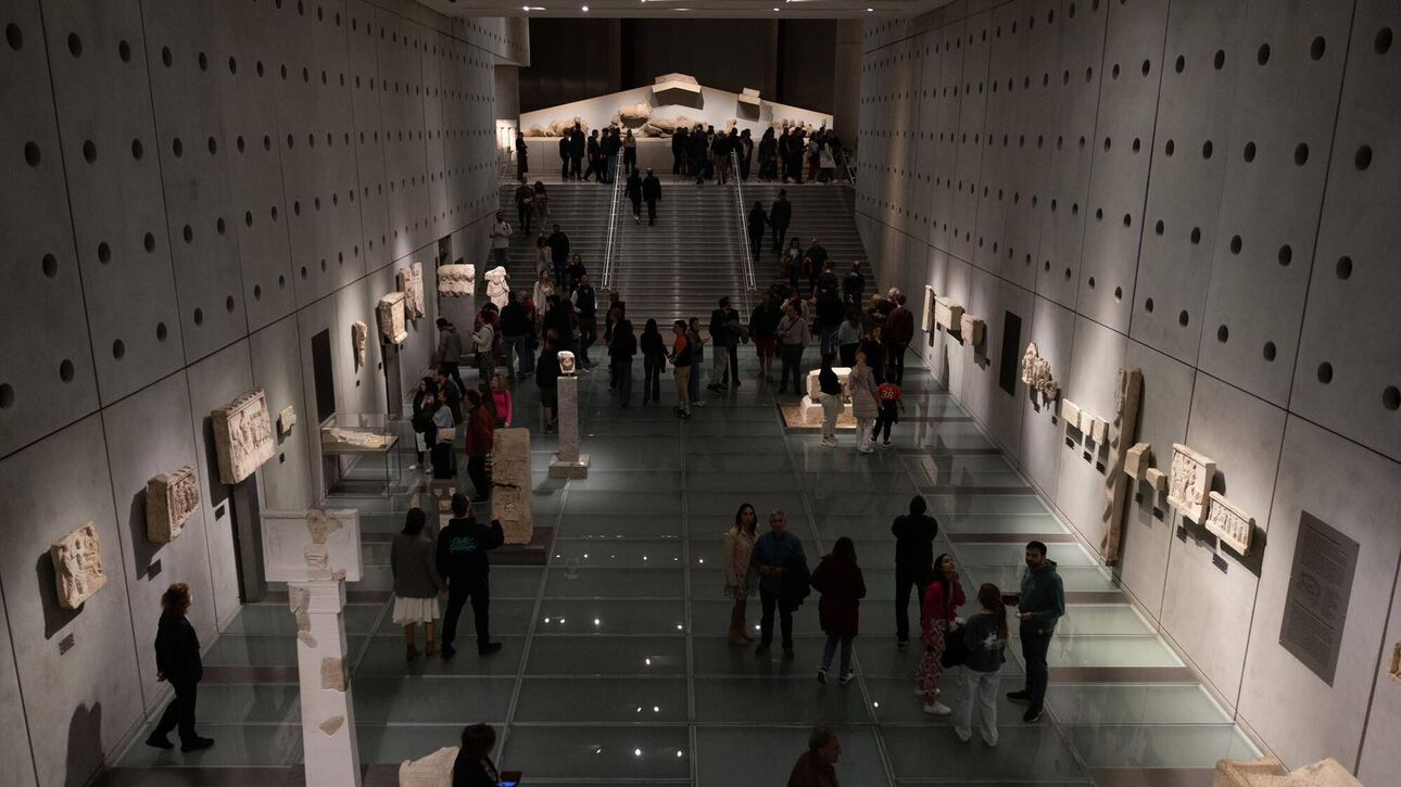 Μαγική νύχτα στο Μουσείο της Ακρόπολης: Τα εκθέματα υπό το βραδινό φως