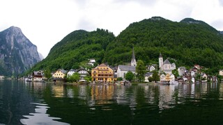Χάλστατ: Το παραμυθένιο χωριό της Αυστρίας ύψωσε φράχτη για να... διώξει τουρίστες