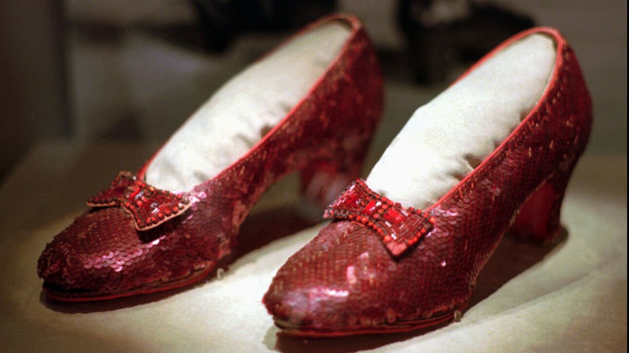 Το FBI έπιασε τον άνθρωπο που έκλεψε τα διάσημα παπούτσια του Wizard Of Oz