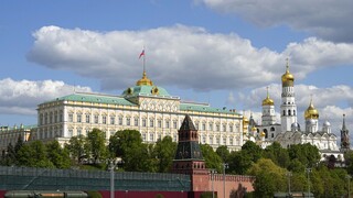 Τι λέει το Κρεμλίνο για το πάγωμα των τραπεζικών λογαριασμών των πρεσβειών Φινλανδίας και Δανίας