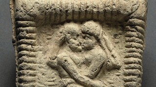 Νέα έρευνα αποκαλύπτει: Οι άνθρωποι φιλήθηκαν για πρώτη φορά πριν… 4.500 χρόνια