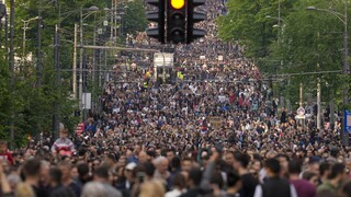 Σερβία: Χιλιάδες πολίτες στους δρόμους απαιτούν παραιτήσεις από την κυβέρνηση