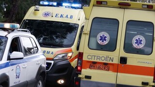 Σφοδρό Τροχαίο στη Φθιώτιδα: 73χρονος έπεσε με μηχανή σε κολόνα