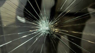 Επίθεση σε λεωφορείο του προέδρου των ΚΤΕΛ Ηλείας - Έσπασαν τα παράθυρα