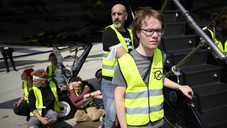 Ακτιβιστές για το κλίμα διέκοψαν την αεροπορική κίνηση στη Γενεύη
