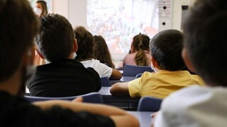 Αγωγή εναντίον της δασκάλας που έβαλε ερωτική ταινία σε μαθητές Δημοτικού - Σάλος αντιδράσεων