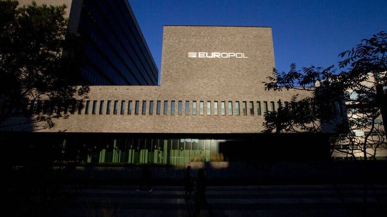 Europol: Εξάρθρωση βαλκανικού καρτέλ - 37 συλλήψεις για όπλα και ναρκωτικά