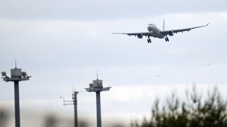 Ν. Κορέα: «Αισθάνθηκα δυσφορία» είπε ο 30χρονος που άνοιξε την πόρτα αεροπλάνου εν ώρα πτήσης