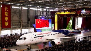 Κίνα: Παρθενική πτήση για το πρώτο αεροπλάνο μέσων αποστάσεων C919