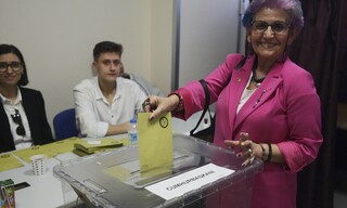 Τουρκικές εκλογές: Μαζική η προσέλευση στις κάλπες