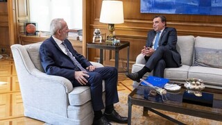 Συνάντηση του πρωθυπουργού Ιωάννη Σαρμά με τον Μαργαρίτη Σχοινά