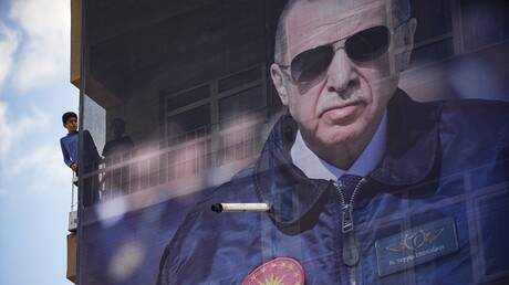 Η επανεκλογή Ερντογάν κλυδωνίζει την τουρκική οικονομία