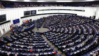 Άρση της ασυλίας για Γεωργούλη και Σπυράκη αποφάσισε η Ολομέλεια του Ευρωκοινοβουλίου