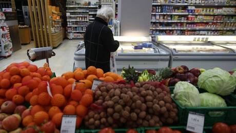 Ο πληθωρισμός πέφτει, οι τιμές των τροφίμων παραμένουν στα ύψη